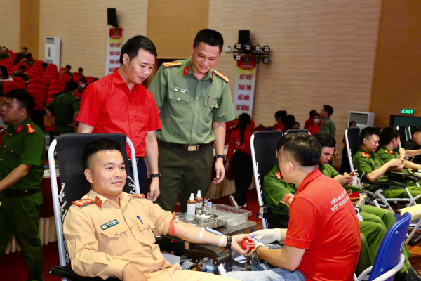 Một giọt máu trao đi – Triệu niềm tin gửi lại: Nghĩa cử cao đẹp của người chiến sỹ Công an tỉnh Bắc Giang -0