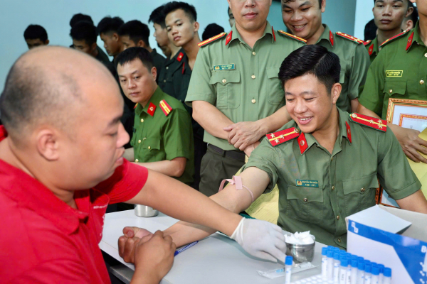 Một giọt máu trao đi – Triệu niềm tin gửi lại: Nghĩa cử cao đẹp của người chiến sỹ Công an tỉnh Bắc Giang -0