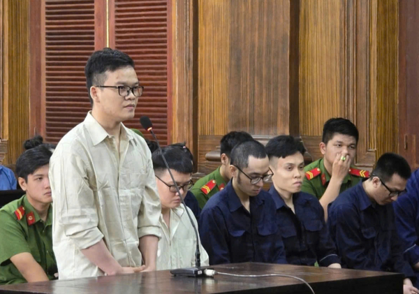 Nhóm đối tượng ép khách hàng trả nợ bằng hình ảnh đồi trụy… lãnh án -0