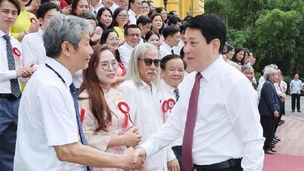 Chủ tịch nước: Báo chí phải luôn là người đồng hành tỉnh táo và tin cậy