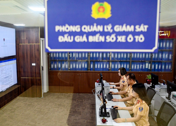 Ngân sách nhà nước thu về 6.400 tỷ từ đấu giá biển số xe -0