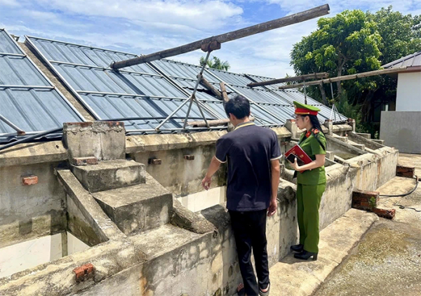 Làm rõ vụ bao bì nước mắm bị vứt bỏ bên đường ghi nơi sản xuất tại Thanh Hóa -0