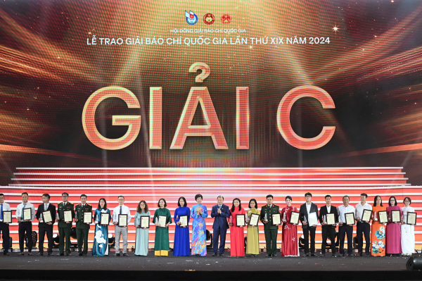 Lễ trao Giải Báo chí Quốc gia lần thứ XIX – 2025:  Đảng, Nhà nước và nhân dân luôn đặt niềm tin sắt son vào Báo chí Cách mạng Việt Nam -0
