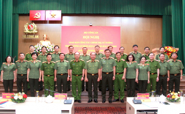 Xác định tầm quan trọng đặc biệt của công tác chính trị, tư tưởng trong CAND -0