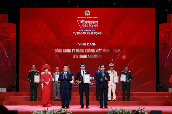 Vietnam Airlines được vinh danh tại chương trình Vinh quang Việt Nam 2025 -0
