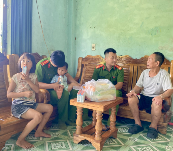 Công an xã Trung Sơn - Điểm tựa cho những mảnh đời thiếu may mắn -0