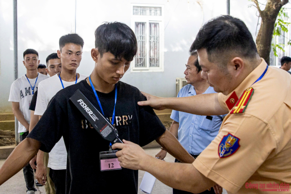 Ngày đầu CSGT Hà Nội sát hạch lái xe cho người dân Thủ đô -1
