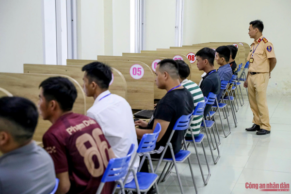 Ngày đầu CSGT Hà Nội sát hạch lái xe cho người dân Thủ đô -3
