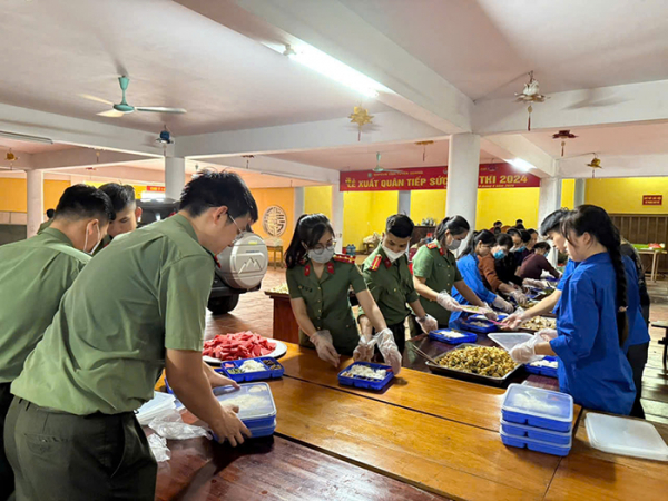Công an Tuyên Quang xung kích tiếp sức mùa thi -0