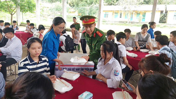 Công an Tuyên Quang xung kích tiếp sức mùa thi -1