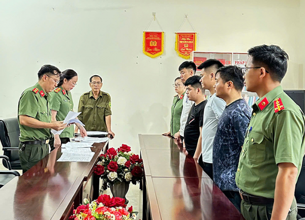 Triệt phá ổ nhóm “Chế tạo, tàng trữ, mua bán trái phép vũ khí quân dụng”  quy mô lớn bắt nhiều đối tượng thu tang vật khủng -0