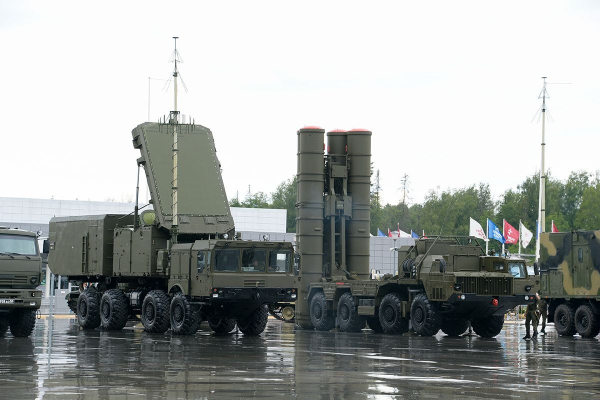 Tình báo Ukraine đăng video tấn công 4 đài radar S-400 ở Crimea -0