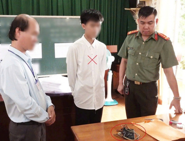 Khởi tố 2 trường hợp sử dụng thiết bị công nghệ cao gian lận trong môn thi Ngữ văn -0