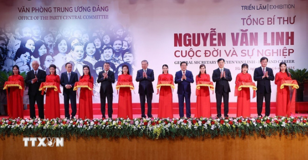 Tổng Bí thư Tô Lâm cắt băng khai mạc triển lãm về Tổng Bí thư Nguyễn Văn Linh -0