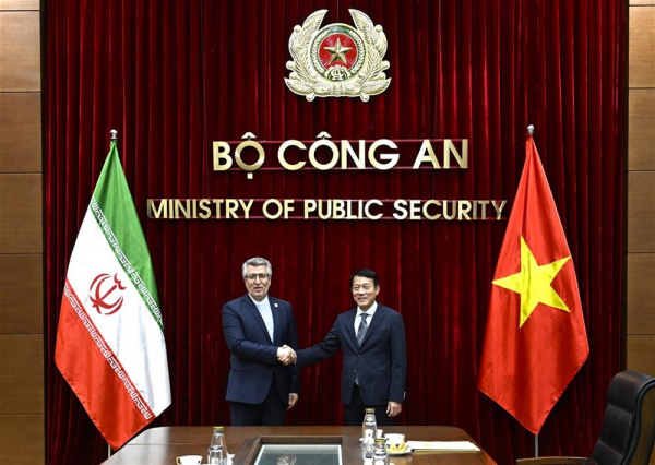 Iranian Ambassador bids farewell to Minister Luong Tam Quang -0