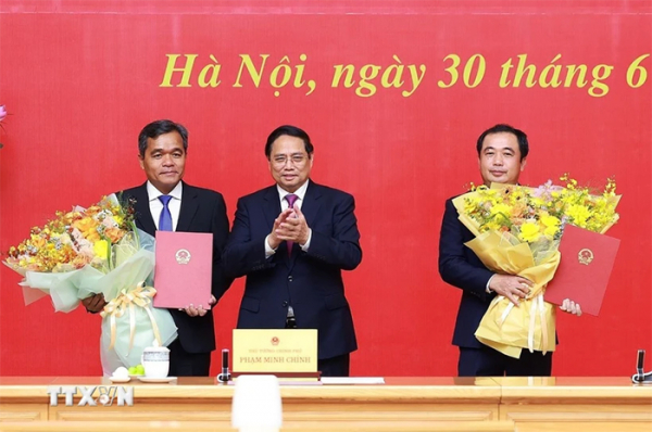 Thủ tướng trao quyết định bổ nhiệm 2 Bí thư Tỉnh ủy làm cán bộ cấp Thứ trưởng -0