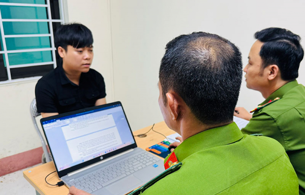 Bắt giữ nhóm đối tượng sử dụng mạng để chiếm đoạt tài sản -0