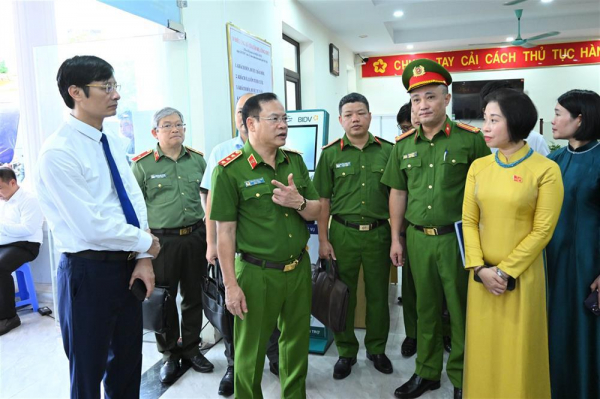 Deputy Minister Nguyen Van Long inspects public service delivery in Hanoi and Phu Tho -0