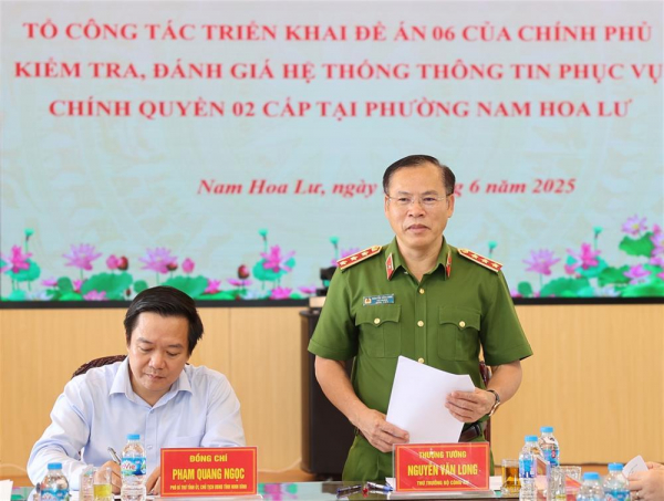 Deputy Minister Nguyen Van Long inspects administrative procedure processing system in Ninh Binh -1
