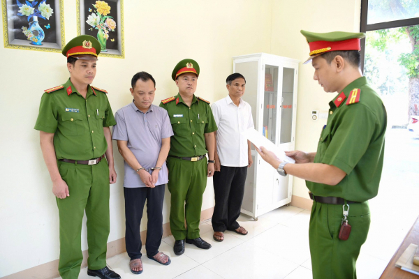 Bắt tạm giam giám đốc công ty sản xuất hàng nghìn sản phẩm mỹ phẩm giả -0