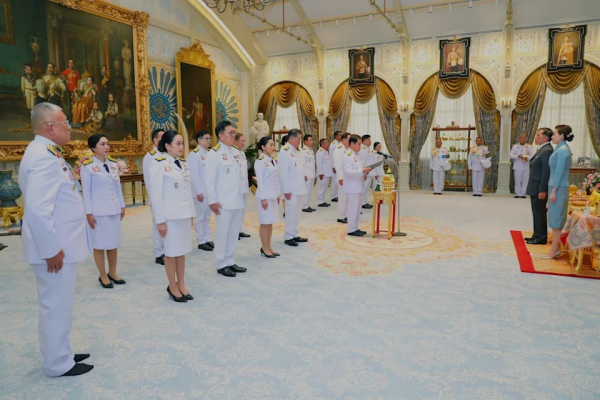 Nội các mới của Thái Lan tuyên thệ, Thủ tướng lâm thời lộ diện -0