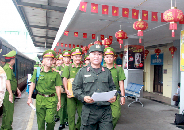Những khoảnh khắc đầu tiên của các chiến sĩ Cảnh sát cơ động miền Nam tại Thủ đô -2