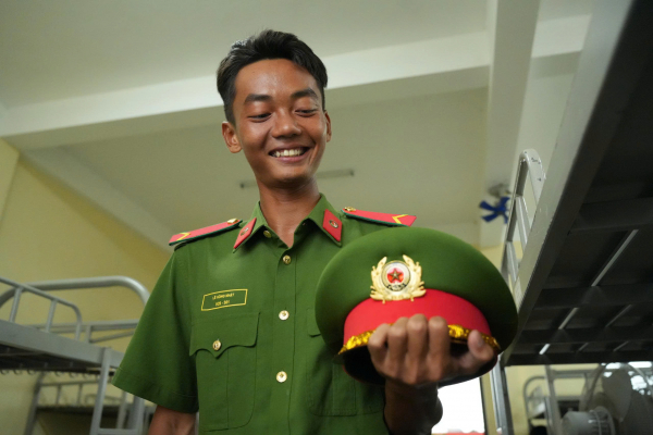 Những khoảnh khắc đầu tiên của các chiến sĩ Cảnh sát cơ động miền Nam tại Thủ đô -11