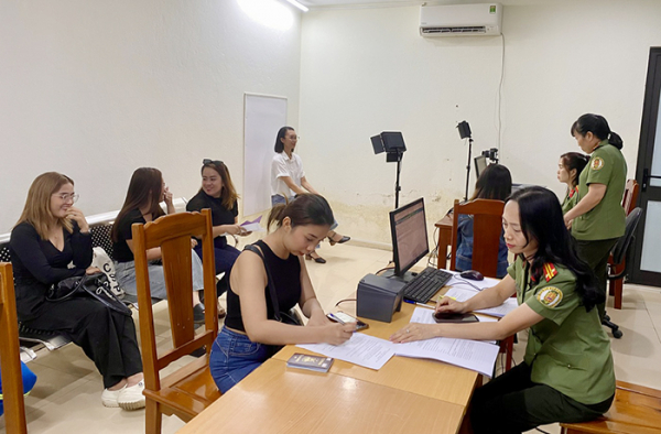 Thêm “cánh cửa số” với người nước ngoài -0