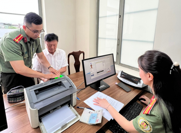 Người nước ngoài ở Lâm Đồng được cấp tài khoản định danh điện tử -0
