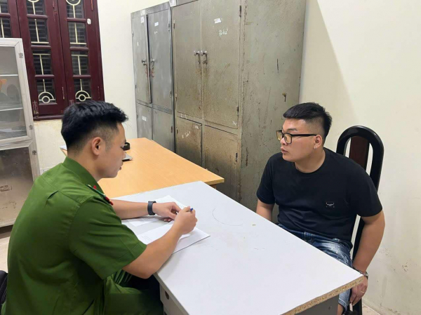 Công an Hà Nội bắt giữ đối tượng cướp tiệm vàng sau gần 6 giờ gây án -0
