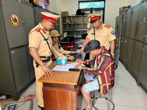 Tuyên Quang: Liên tiếp phát hiện lái xe khách sử dụng ma tuý -1