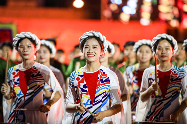 Mãn nhãn với màn trình diễn trong  Lễ khai mạc Giải bóng đá Công an, Cảnh sát các nước ASEAN mở rộng 2025 -0