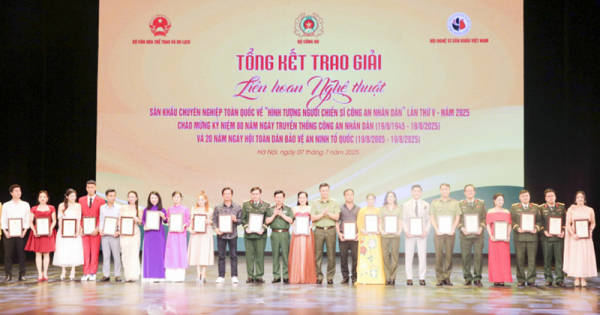 Hình tượng đẹp về người chiến sĩ Công an trên sân khấu chuyên nghiệp -0