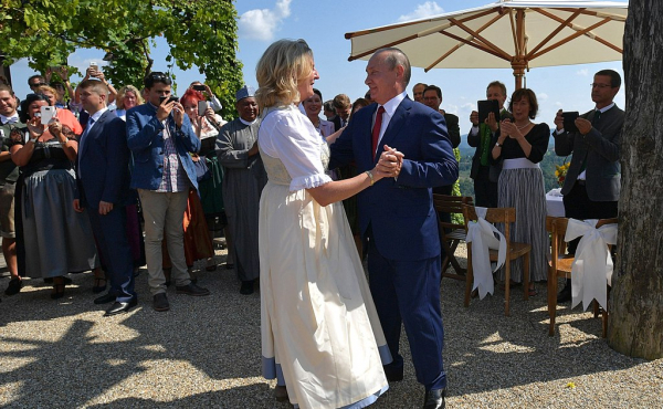2_vladimir_putin_at_the_wedding_of_karin_kneissl.jpg -0
