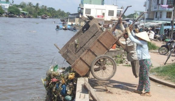 Xả rác xuống sông, hồ bị xử phạt như thế nào? -0