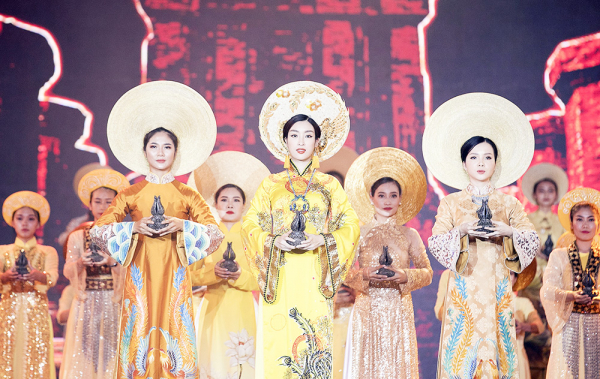 Trầm Hương Các -1