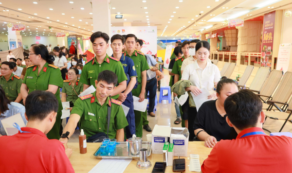 Công an tỉnh Cà Mau tham gia hiến máu nhân đạo -0
