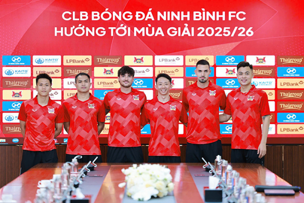 Sôi động thị trường chuyển nhượng V.League -0