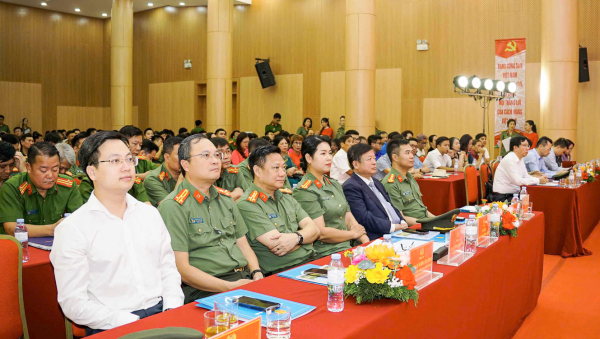 Trao giải cuộc thi ảnh “Hình tượng Người chiến sĩ Công an Thủ đô bản lĩnh, nhân văn, vì nhân dân phục vụ” -0