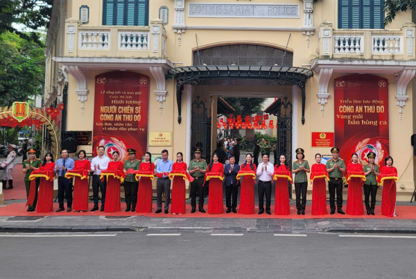 Trao giải cuộc thi ảnh “Hình tượng Người chiến sĩ Công an Thủ đô bản lĩnh, nhân văn, vì nhân dân phục vụ” -0