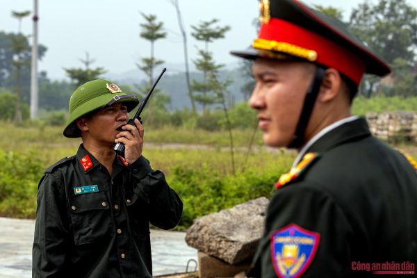 Kỵ binh CAND rèn ý chí trên thao trường 