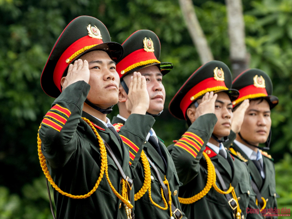 Kỵ binh CAND rèn ý chí trên thao trường 