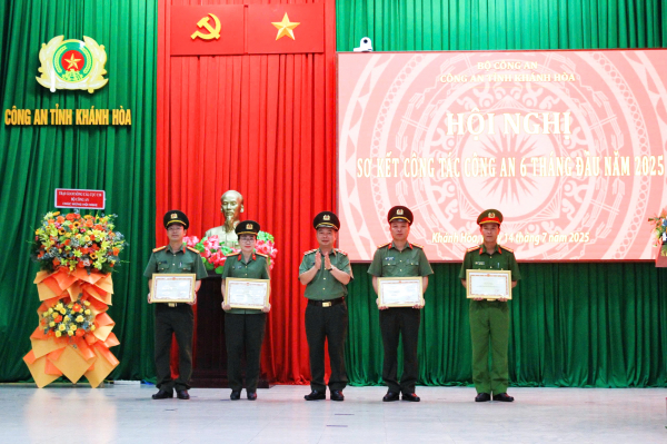       Công an tỉnh Khánh Hòa sơ kết công tác 6 tháng đầu năm 2025 -0