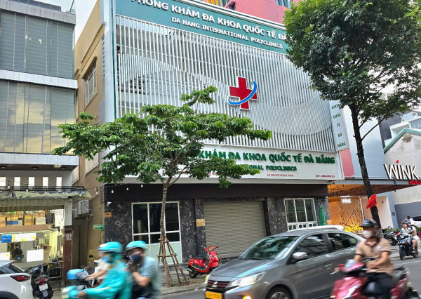 Khởi tố vụ án sử dụng bác sĩ dỏm, vẽ bệnh moi tiền bệnh nhân trên bàn mổ -0