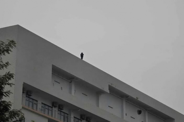 Công an phường Kim Liên phối hợp các lực lượng giải cứu cháu gái định tự tử tại bệnh viện -0
