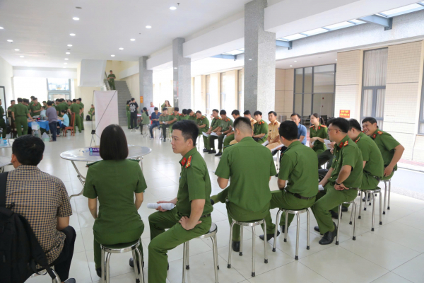 Cán bộ chiến sĩ Công an TP Hồ Chí Minh “Chia giọt hồng - Nhân sự sống” -0