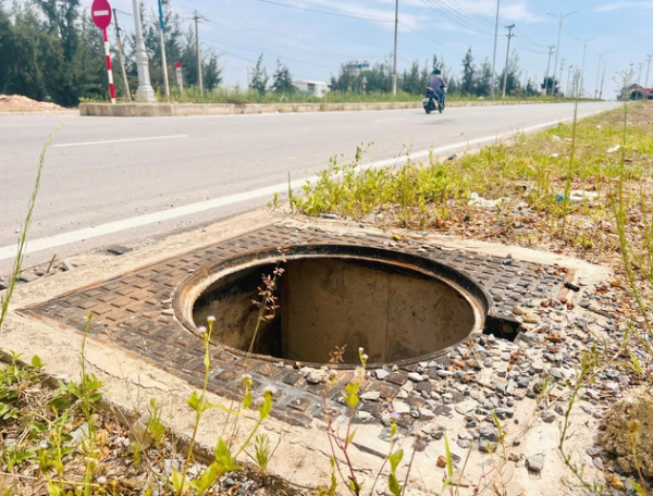 Công an vào cuộc vụ gần 200 hố ga bằng gang bị mắt cắp trên tuyến đường vừa làm xong -0