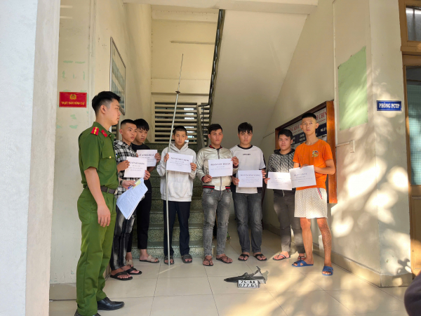 Truy xét nhanh nhóm thanh thiếu niên mang hung khí hành hung người đi đường -0