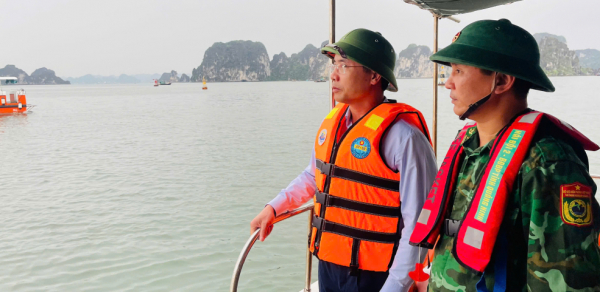 Đắm tàu du lịch trên Vịnhh Hạ Long -0