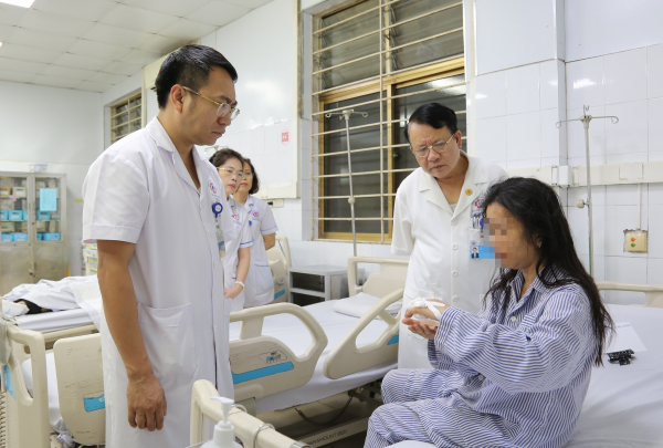 Tập trung cứu chữa các nạn nhân bị thương trong vụ đắm tàu du lịch trên Vịnh Hạ Long -0